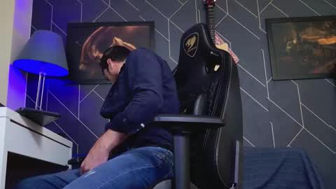 Aaron online show from November 19, 2025, 8:14 am