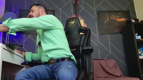 Aaron online show from December 5, 2025, 5:49 am