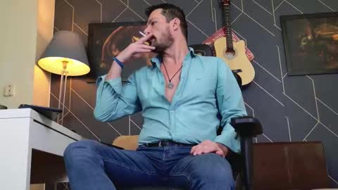 Aaron online show from December 21, 2025, 2:13 pm