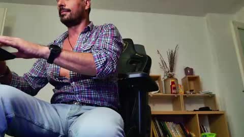 Snapshot of aaronbomer chatting on May 20, 2026, 6:58 pm Aaron online show from May 20, 2026, 6:58 pm