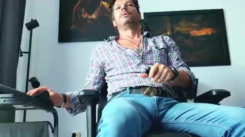 Snapshot of aaronbomer chatting on July 9, 2026, 7:45 am Aaron online show from July 9, 2026, 7:45 am