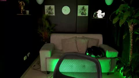 AARON  online show from September 26, 2025, 9:13 am