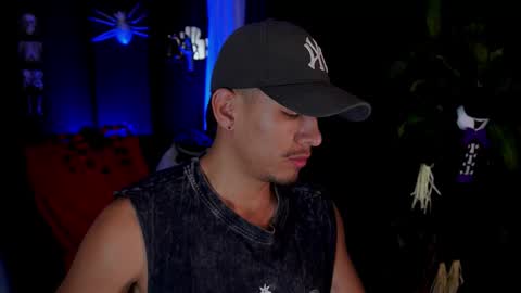 AARON  online show from October 17, 2025, 3:53 am