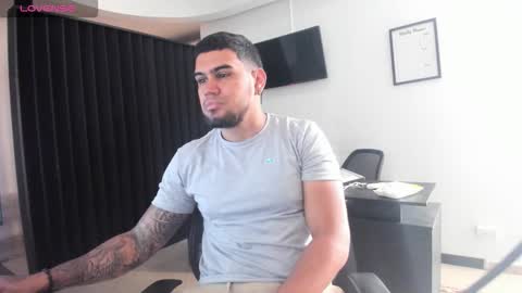 ig aaron hunter123 online show from March 16, 2026, 1:04 pm