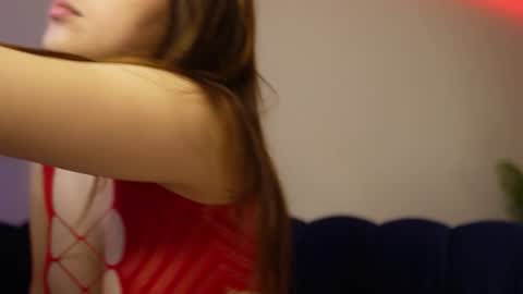 Aylin online show from November 18, 2025, 1:15 pm