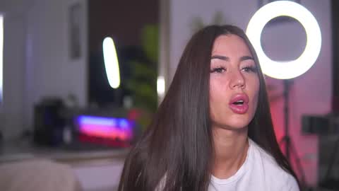 Snapshot of abbela_white chatting on May 12, 2026, 6:32 am Alexa online show from May 12, 2026, 6:32 am