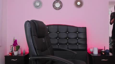 Abbigail Fuster  online show from February 14, 2025, 11:10 am