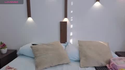 Abbygail online show from December 18, 2025, 12:33 pm