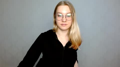 Abby Lovense is active online show from March 3, 2025, 11:33 am