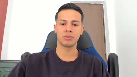 Independence model AbelAsburgo online show from December 17, 2024, 3:17 pm