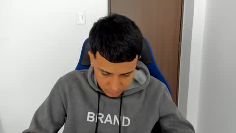 Independence model AbelAsburgo online show from January 5, 2025, 1:58 pm