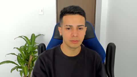 Independence model AbelAsburgo online show from March 9, 2025, 4:44 pm