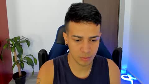 Independence model AbelAsburgo online show from October 13, 2025, 7:36 pm