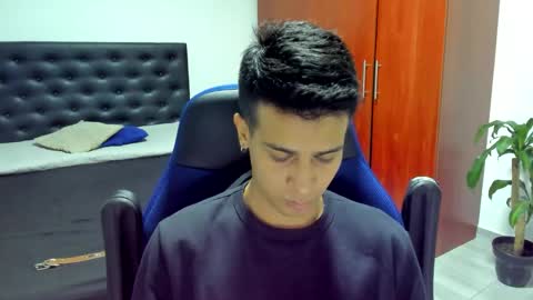 Independence model AbelAsburgo online show from October 23, 2025, 2:44 am