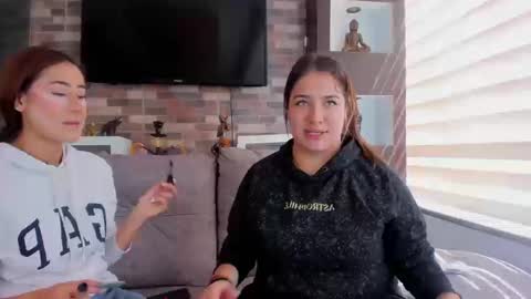 Abella online show from September 22, 2025, 1:46 pm