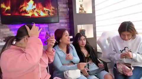 abella_as_ online show from October 3, 2025, 2:47 pm