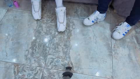 abella_as_ online show from April 21, 2026, 1:28 pm