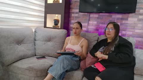 abella_as_ online show from May 20, 2026, 2:01 pm