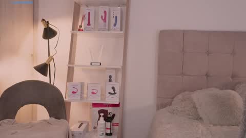  Abella  online show from December 3, 2024, 4:06 pm