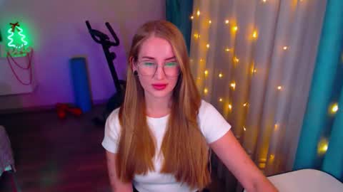 Anna online show from December 5, 2024, 7:49 pm