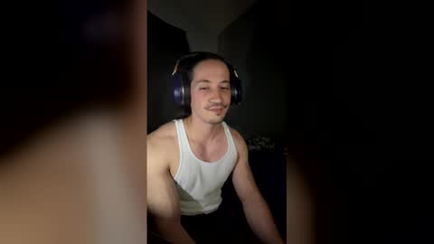 abraham_flores11 online show from March 27, 2026, 5:35 am