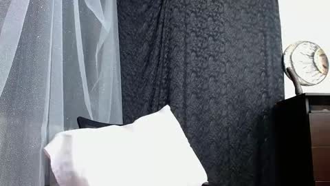 abril_bianchi online show from October 1, 2025, 3:01 am