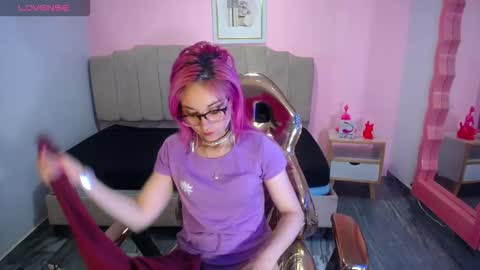 abril_ch_ online show from October 20, 2025, 10:38 am