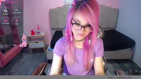 abril_ch_ online show from October 24, 2025, 10:55 am