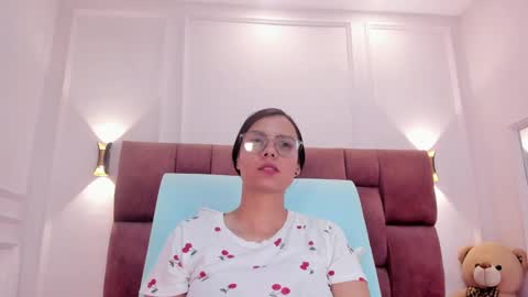 Abril jones online show from December 30, 2024, 10:43 am