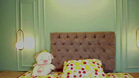 Abril jones online show from February 24, 2025, 2:51 am