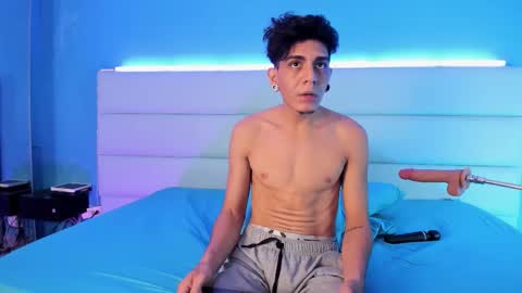 Abril and Julian online show from March 6, 2026, 12:01 pm