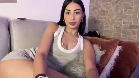 abrilsantosxo online show from January 14, 2026, 1:39 pm