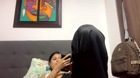 abrilsantosxo online show from April 22, 2026, 1:41 am