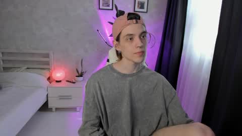 Snapshot of abslut chatting on May 18, 2026, 2:34 pm Nick online show from May 18, 2026, 2:34 pm