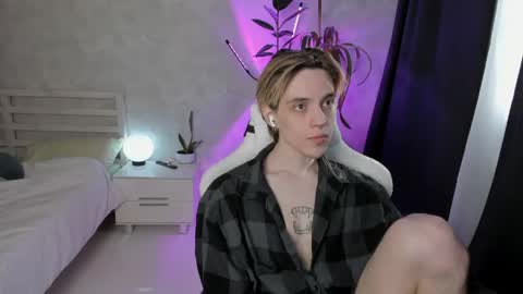 Snapshot of abslut chatting on May 19, 2026, 2:01 pm Nick online show from May 19, 2026, 2:01 pm