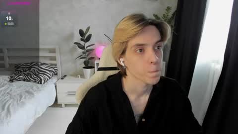 Snapshot of abslut chatting on June 10, 2026, 10:03 am Nick online show from June 10, 2026, 10:03 am