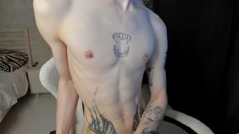 Snapshot of abslut chatting on June 10, 2026, 10:08 pm Nick online show from June 10, 2026, 10:08 pm