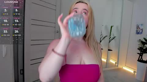 Anna FANSLY yesacid online show from October 12, 2025, 9:03 pm