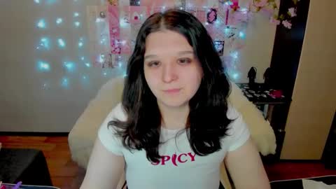 Kate online show from April 19, 2026, 12:33 am