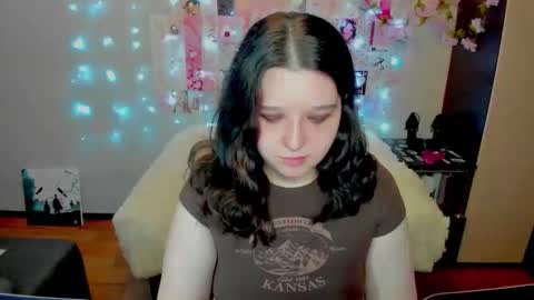 Kate online show from April 21, 2026, 12:23 am