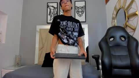 Adams Bobby online show from November 18, 2025, 11:47 am