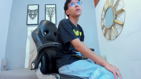 Adams Bobby online show from April 1, 2026, 11:11 am