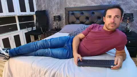 Im Adams Sanz online show from April 23, 2026, 5:37 pm