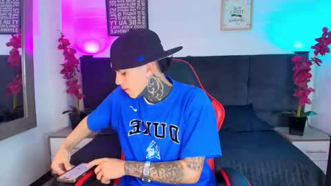 AdamsWalkerr  online show from February 25, 2026, 12:26 pm