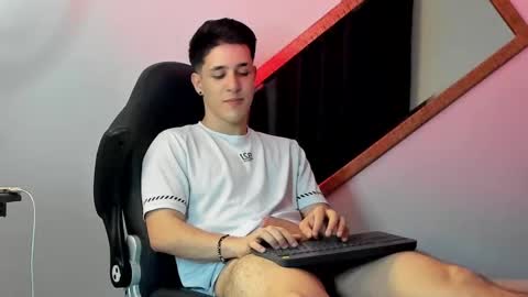 Snapshot of adan_rivas chatting on March 11, 2025, 4:21 am adan online show from March 11, 2025, 4:21 am
