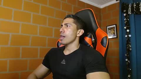 Adan Sin online show from March 4, 2025, 8:05 pm