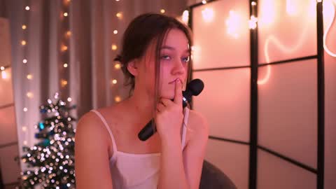 Snapshot of addy_moon chatting on December 21, 2024, 3:09 pm Addy online show from December 21, 2024, 3:09 pm