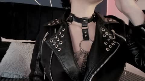 Ade  online show from December 18, 2024, 7:52 pm