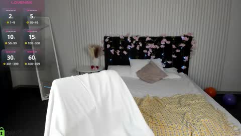 Adel online show from November 17, 2025, 11:16 am