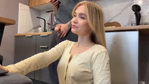 Adele Nick online show from April 16, 2026, 3:40 am